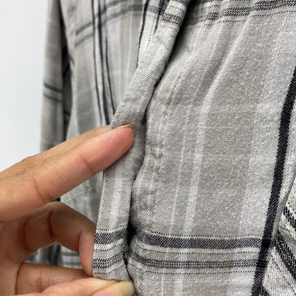 Lane Bryant gray plaid lace detail hi low button Down loose fit casual sz 18 - Picture 4 of 11